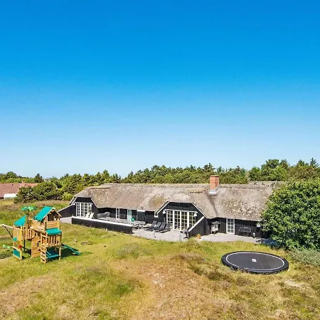 Nine-bedroom Holiday In Fano Sonderho