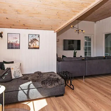 Nine-bedroom Holiday In Fano * Sonderho