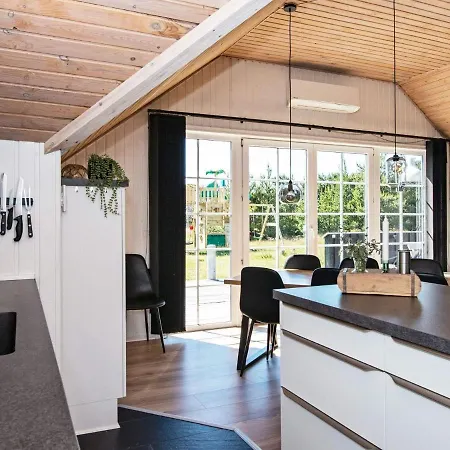 Nine-bedroom Holiday In Fano *