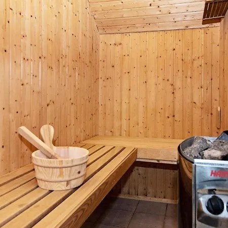 Nine-bedroom Holiday In Fano