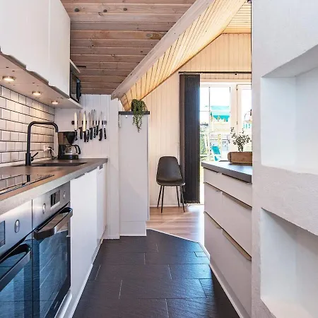 Nine-bedroom Holiday In Fano *