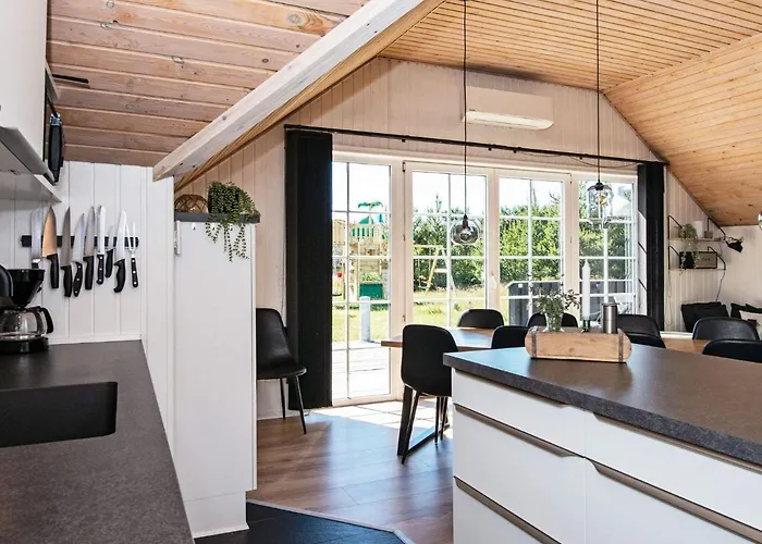 Nine-bedroom In Fano *